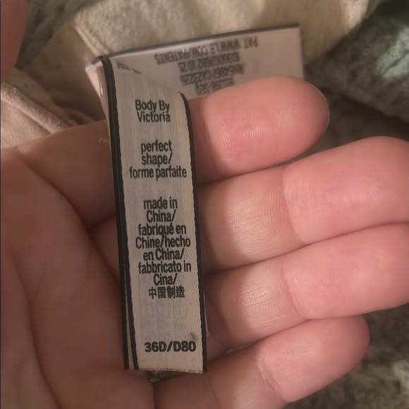 Seamless Nude Bra - Picture 2 of 4